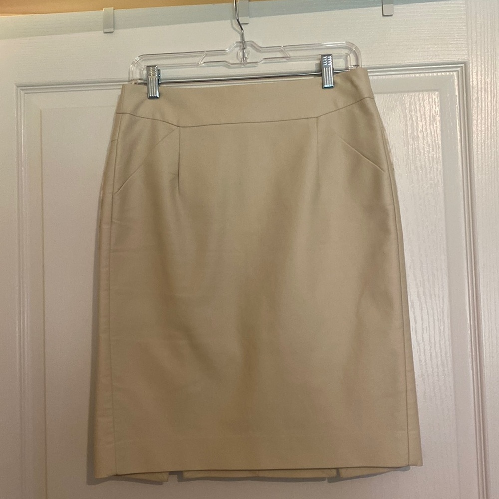 JCrew skirt. Size 4. Pockets in front, zipper in back